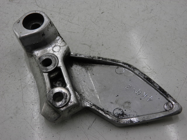 photo de SUPORTE DO DESCANSO DE PÉ DIANTEIRO ESQUERDO YAMAHA XJR 1300 (1998 - 2002) - Detalhe da peça