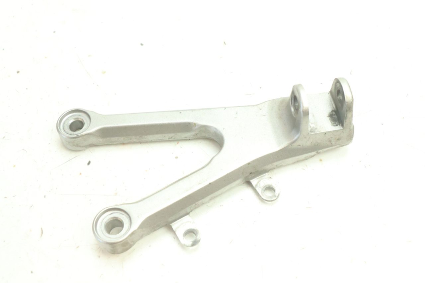 photo de PLACA DO DESCANSO DE PÉ DIANTEIRO ESQUERDO YAMAHA YZF R6 600 (2008 - 2009) - Detalhe da peça
