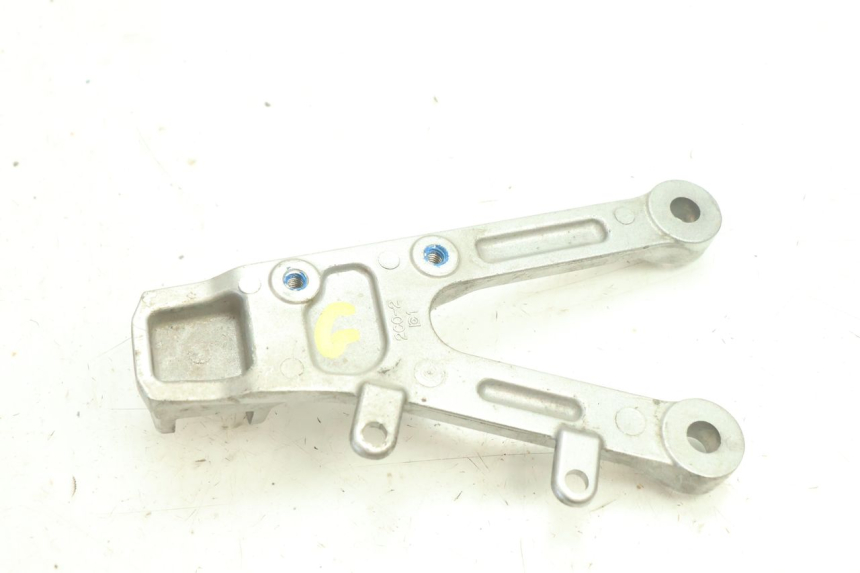 photo de PLACA DO DESCANSO DE PÉ DIANTEIRO ESQUERDO YAMAHA YZF R6 600 (2008 - 2009) - Zoom do estado de desgaste