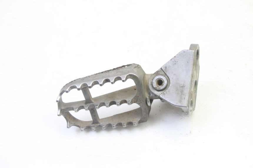 photo de SUPORTE DO DESCANSO DE PÉ DIANTEIRO ESQUERDO YAMAHA YZF YZ-F 450 (2014 - 2016) - Zoom do estado de desgaste