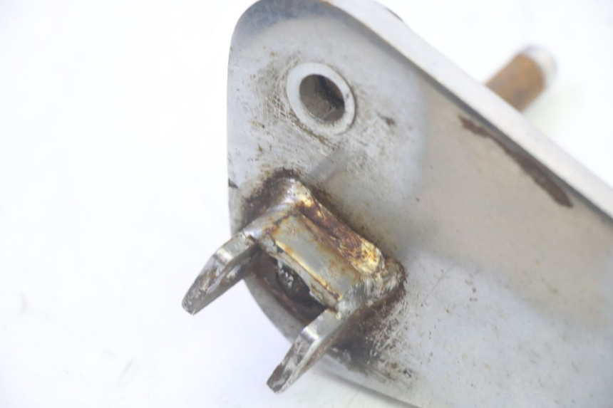photo de SUPORTE DO DESCANSO DE PÉ DIANTEIRO ESQUERDO KYMCO ZING 125 (1997 - 2003) - Zoom do estado de desgaste