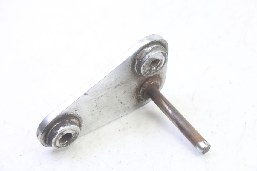 photo de SUPORTE DO DESCANSO DE PÉ DIANTEIRO ESQUERDO KYMCO ZING 125 (1997 - 2003) - Outro ângulo de visão