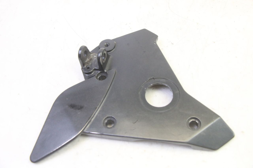 photo de SUPORTE DO DESCANSO DE PÉ DIANTEIRO ESQUERDO KAWASAKI ZR 7 750 (1999 - 2004) - Zoom do estado de desgaste