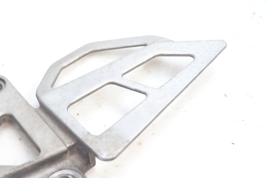 photo de SUPORTE DO DESCANSO DE PÉ DIANTEIRO ESQUERDO KAWASAKI ZX-6R ZX6R 600 (1995 - 1997) - Zoom do estado de desgaste