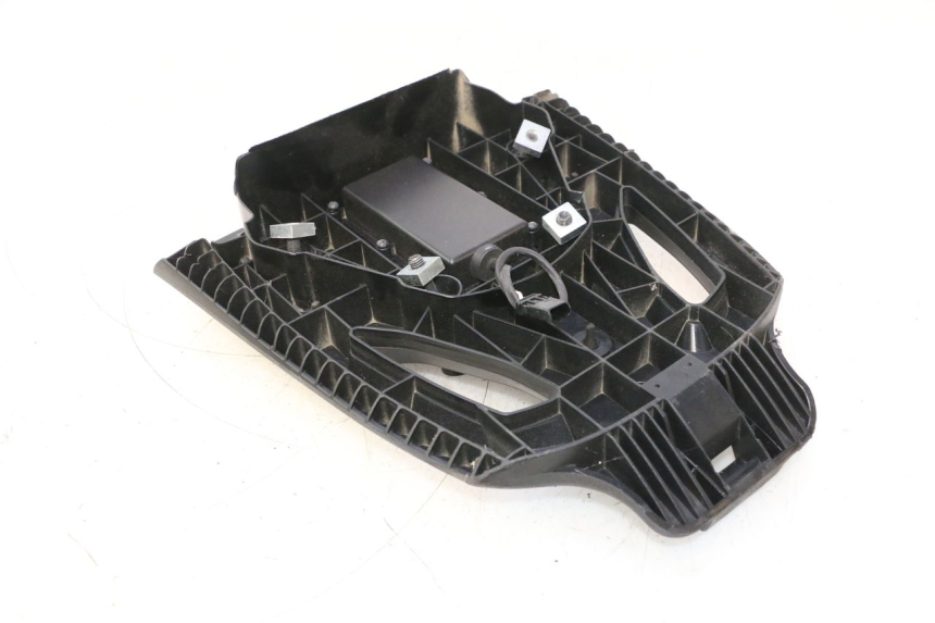 photo de PLACA TOP CASE PIAGGIO MP3 HPE 530 (2022 - 2026) - Pontos de fixação