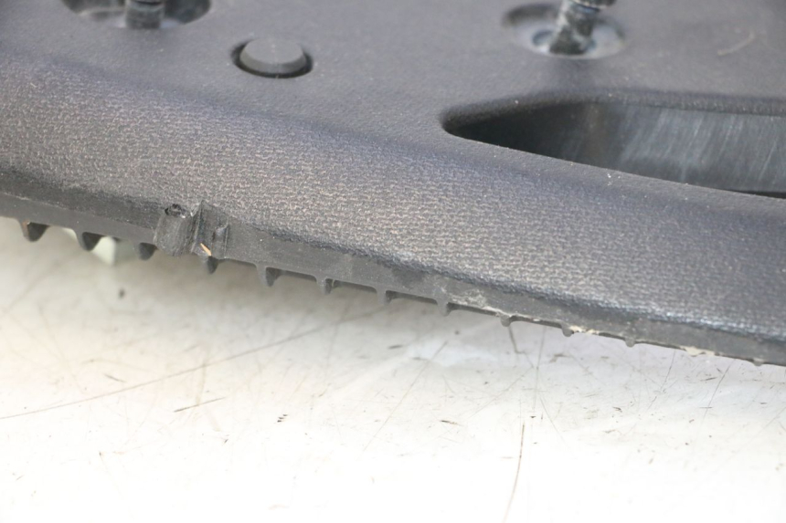 photo de PLACA TOP CASE PIAGGIO MP3 HPE 530 (2022 - 2026) - Marcações e referências
