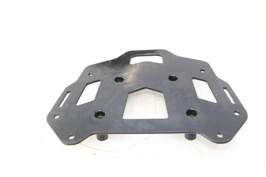 photo de PLACA DE TOP CASE PIAGGIO MP3 500 (2016 - 2018) - Vista de perto
