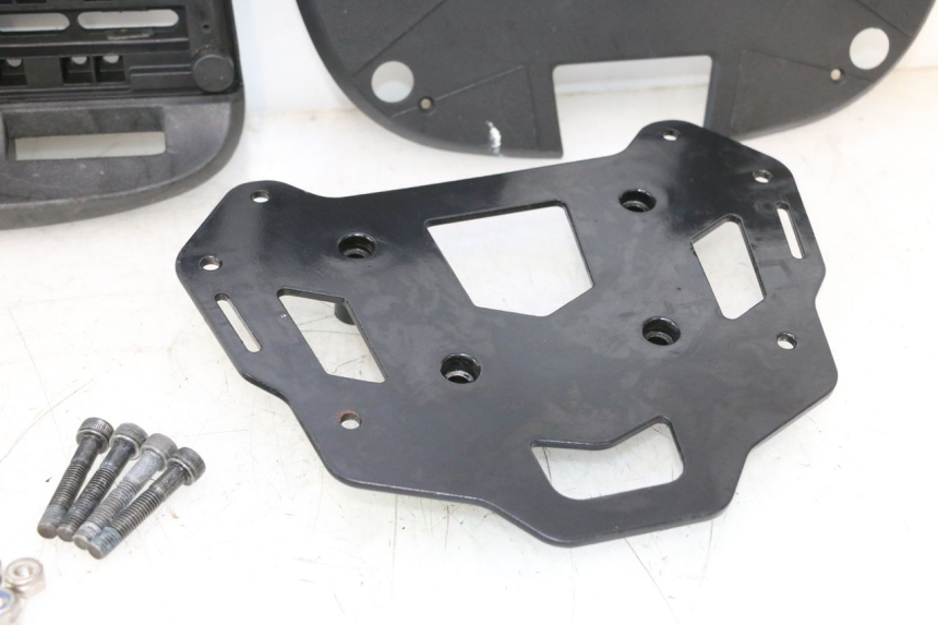 photo de PLACA DE TOP CASE PIAGGIO MP3 500 (2016 - 2018) - Inspeção visual