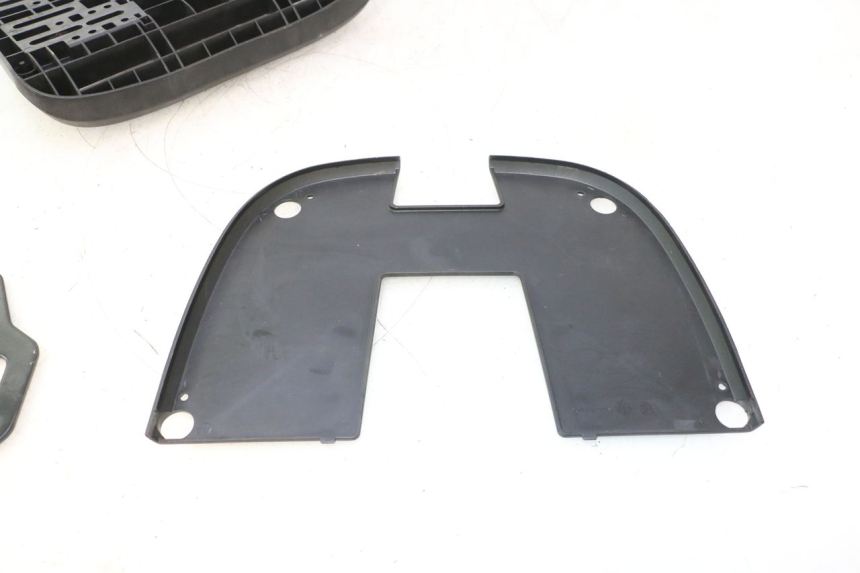 photo de PLACA DE TOP CASE PIAGGIO MP3 500 (2016 - 2018) - Pontos de fixação