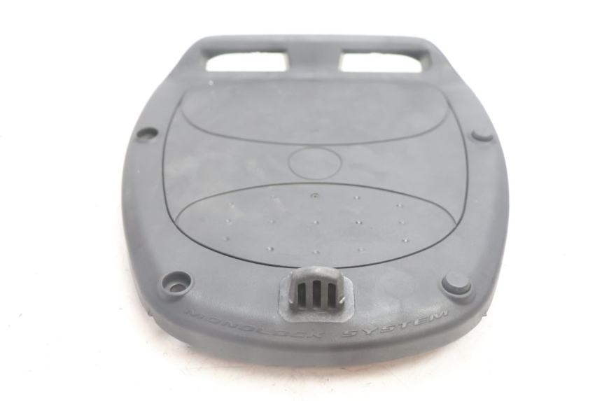 photo de PLACA DE TOP CASE PEUGEOT SATELIS 125 (2013 - 2018) - Vista geral