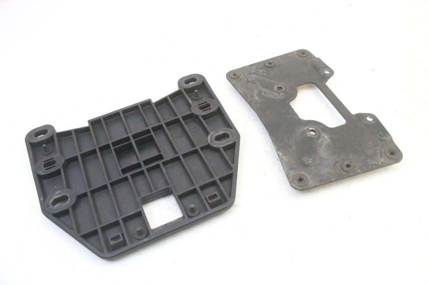 photo de PLACA PARA TOP CASE HONDA ST PAN EUROPEAN 1300 (2002 - 2013) - Zoom do estado de desgaste