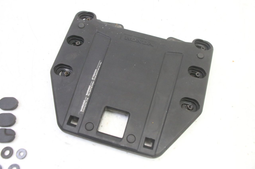 photo de PLACA PARA TOP CASE HONDA ST PAN EUROPEAN 1300 (2002 - 2013) - Outro ângulo de visão