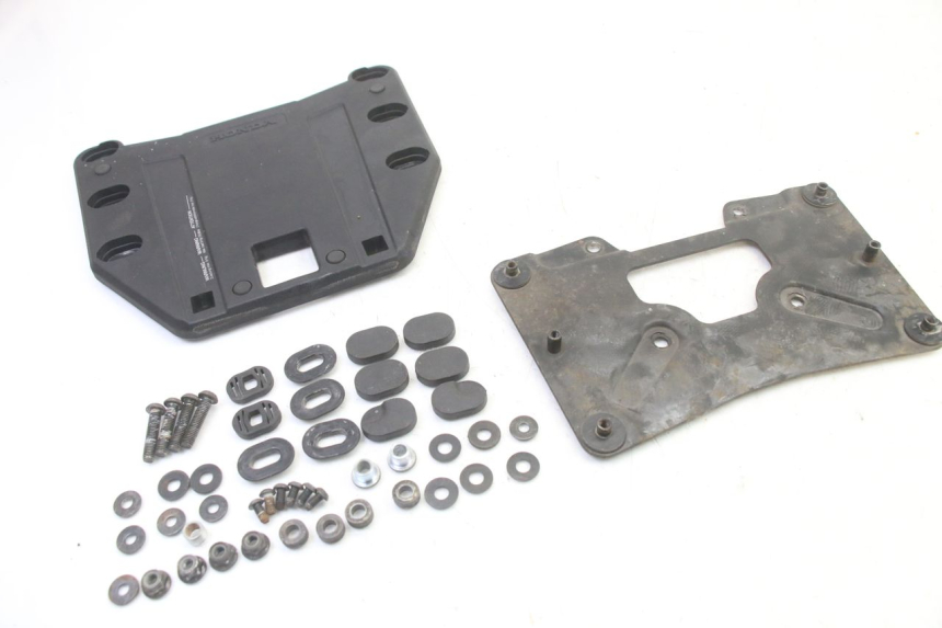 photo de PLACA PARA TOP CASE HONDA ST PAN EUROPEAN 1300 (2002 - 2013) - Pontos de fixação