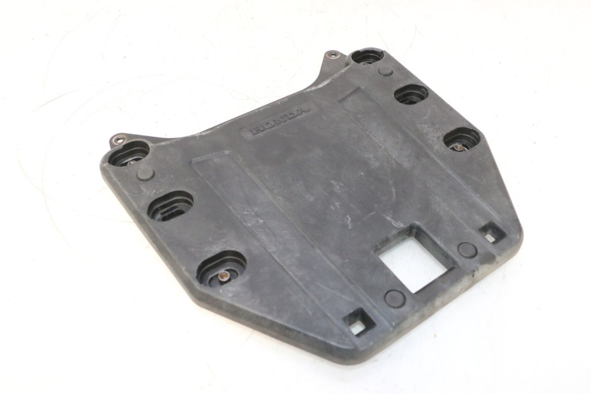 photo de PLACA DE TOP CASE HONDA XLV VARADERO 125 (2007 - 2012) - Detalhe da peça