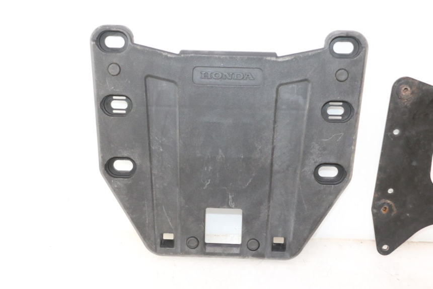 photo de PLACA DE TOP CASE HONDA XLV VARADERO 125 (2007 - 2012) - Estado da superfície