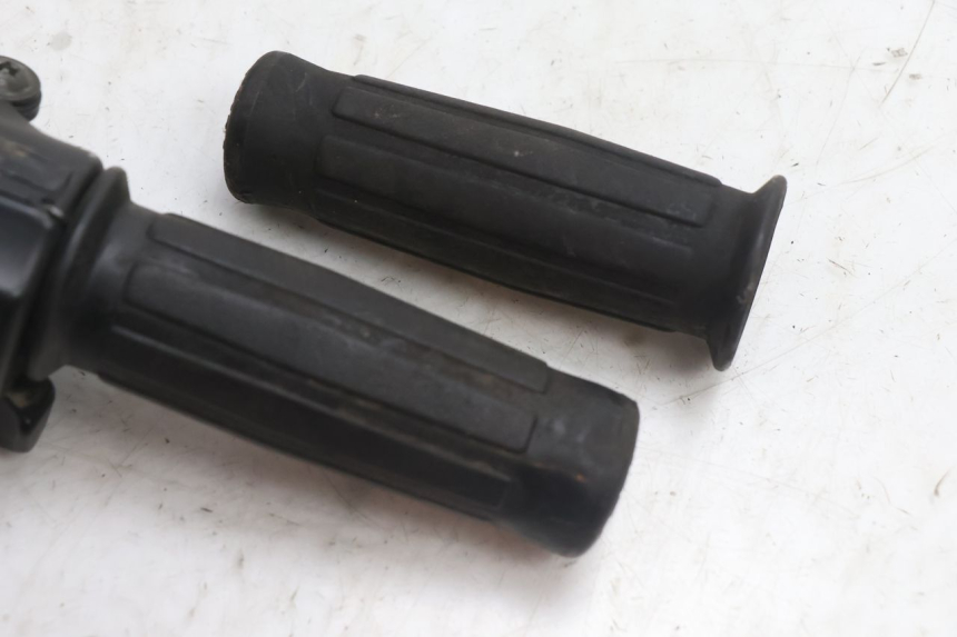 photo de Manete do acelerador PEUGEOT 103 SPX CLIP 50 (1989 - 1992) - Detalhe da peça
