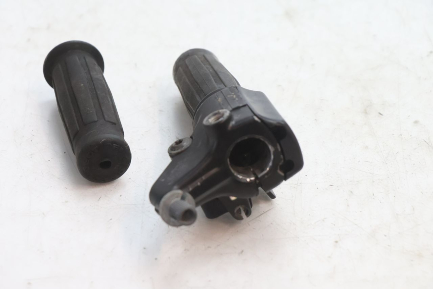 photo de Manete do acelerador PEUGEOT 103 SPX CLIP 50 (1989 - 1992) - Outro ângulo de visão