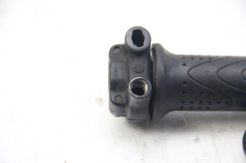 photo de MANETE DO ACELERADOR PIAGGIO BEVERLY 125 (2010 - 2015) - Zoom do estado de desgaste