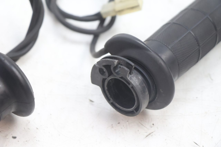 photo de Manete do acelerador SUZUKI BURGMAN EXECUTIVE ABS 650 (2006 - 2012) - Ampliação técnica