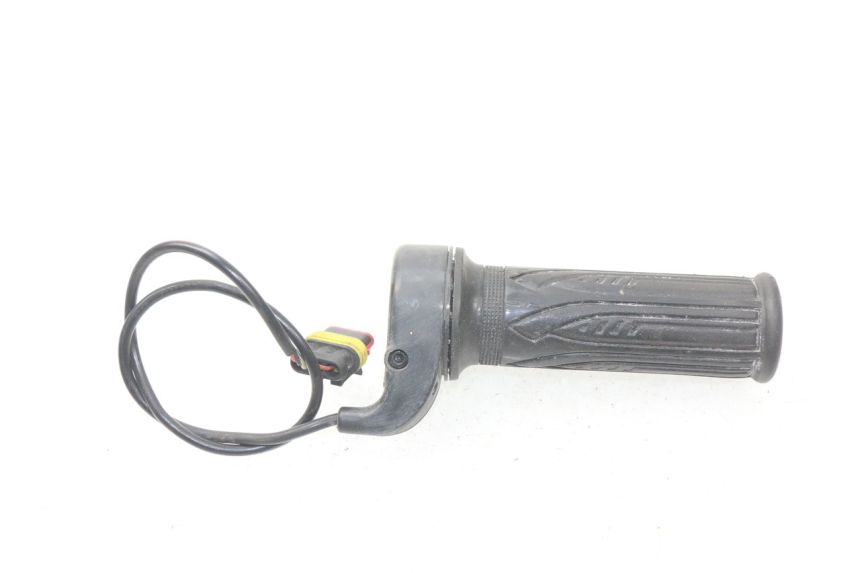 photo de MANETE DO ACELERADOR ERIDER CARGO 1 (2009 - 2018) - Zoom do estado de desgaste