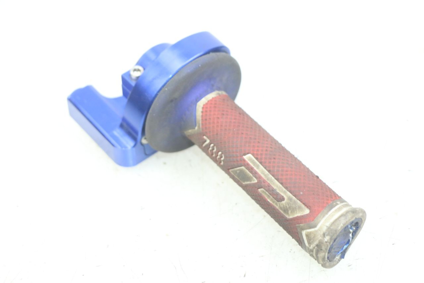photo de MANETE DO ACELERADOR HONDA CR 125 (1995 - 1997) - Zoom do estado de desgaste