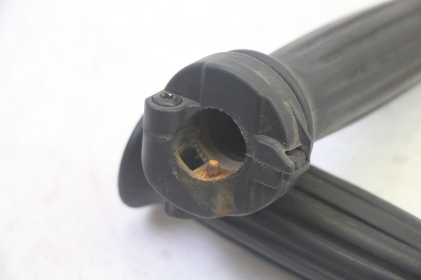 photo de MANETE DO ACELERADOR PEUGEOT DJANGO 4T 50 (2014 - 2019) - Zoom do estado de desgaste