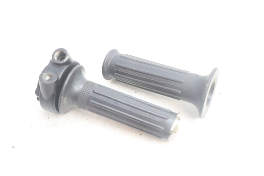 photo de Manete do acelerador SUZUKI DR S 600 (1985 - 1989) - Pontos de fixação