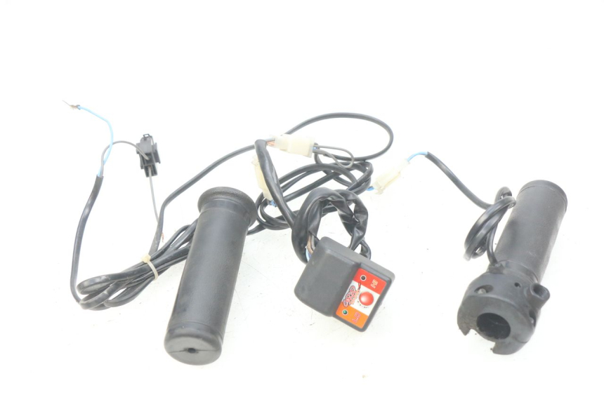 photo de MANETE DO ACELERADOR HONDA FES PANTHEON 2T 125 (1998 - 2002) - Vista principal