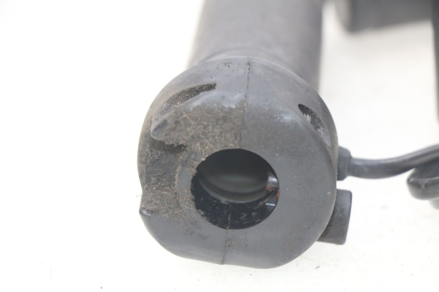 photo de MANETE DO ACELERADOR HONDA FES PANTHEON 2T 125 (1998 - 2002) - Zoom do estado de desgaste