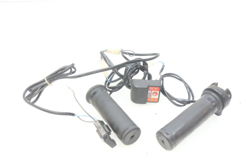 photo de MANETE DO ACELERADOR HONDA FES PANTHEON 2T 125 (1998 - 2002) - Vista geral