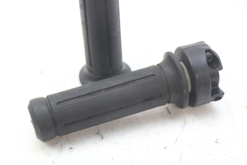 photo de MANETE DO ACELERADOR HONDA FES PANTHEON 2T 125 (1998 - 2002) - Outro ângulo de visão