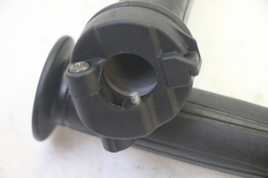 photo de MANETE DO ACELERADOR SYM FIDDLE 3 III 125 (2014 - 2020) - Zoom do estado de desgaste