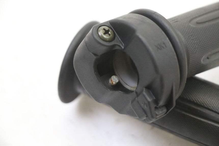 photo de MANETE DO ACELERADOR SYM FIDDLE 3 III 50 (2014 - 2020) - Outro ângulo de visão