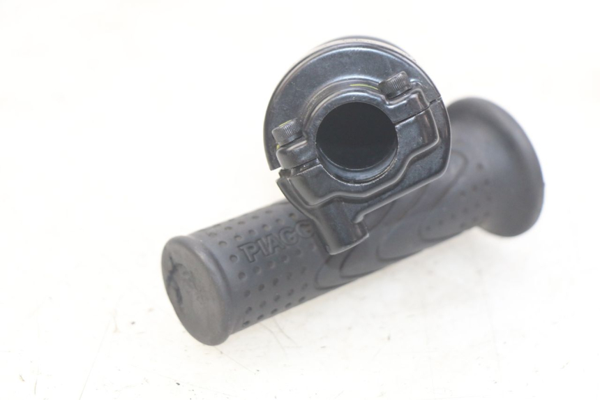photo de MANETE DO ACELERADOR PIAGGIO FLY 4T 50 (2013 - 2017) - Detalhe da peça
