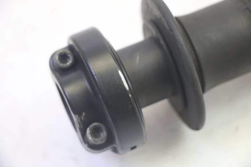 photo de MANETE DO ACELERADOR PIAGGIO FLY 4T 50 (2013 - 2017) - Detalhe da peça