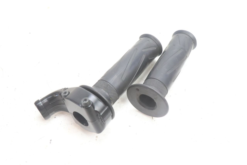 photo de MANETE DO ACELERADOR YAMAHA FZ8 800 (2010 - 2016) - Detalhe da peça