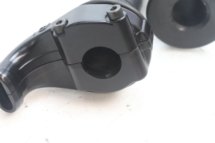 photo de MANETE DO ACELERADOR YAMAHA FZ8 800 (2010 - 2016) - Zoom do estado de desgaste