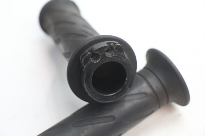 photo de Manete do acelerador SUZUKI GSR 600 (2005 - 2012) - Zoom do estado de desgaste