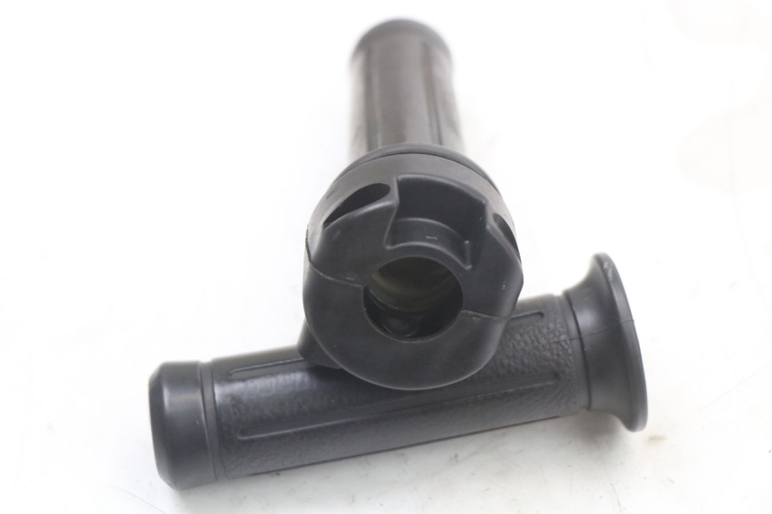 photo de MANETE DO ACELERADOR HONDA NES AROBASE 125 (2000 - 2003) - Zoom do estado de desgaste