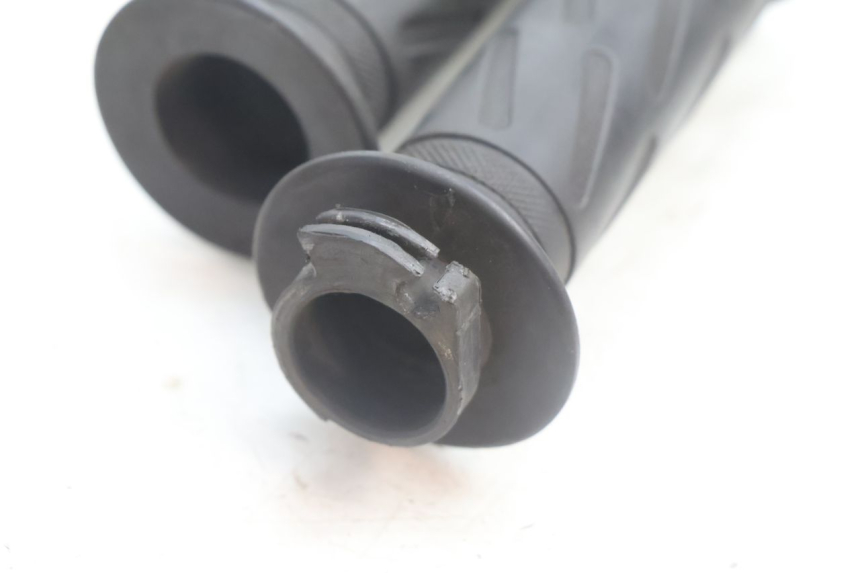 photo de MANETE DO ACELERADOR PEUGEOT KISBEE 2T 50 (2010 - 2017) - Zoom do estado de desgaste