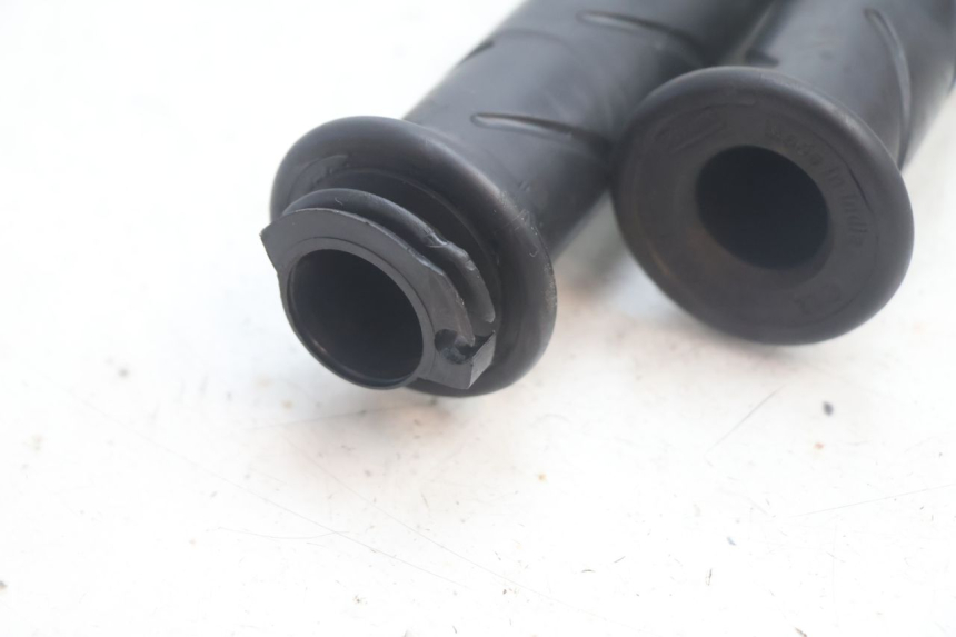 photo de Manete do acelerador PEUGEOT LUDIX PRO 2T 50 (2010 - 2017) - Zoom do estado de desgaste