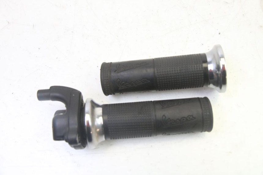 photo de MANETE DO ACELERADOR PIAGGIO LXV 4T 50 (2009 - 2013) - Detalhe da peça