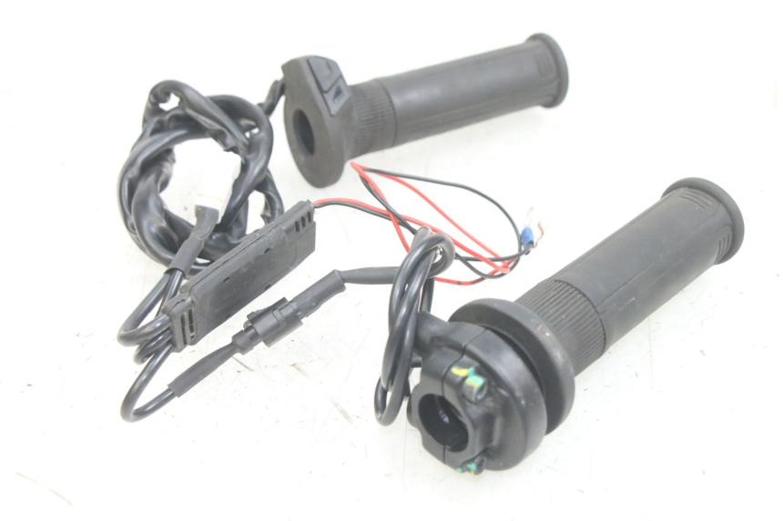 photo de MANETE DO ACELERADOR PIAGGIO MEDLEY 125 (2016 - 2023) - Ampliação técnica