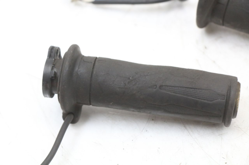 photo de MANETE DO ACELERADOR PIAGGIO MP3 LT 400 (2007 - 2012) - Zoom do estado de desgaste