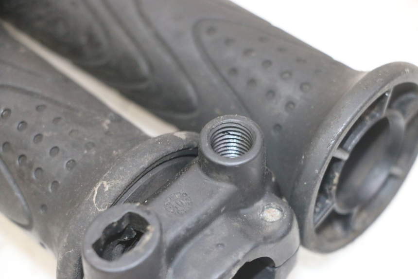 photo de MANETE DO ACELERADOR PIAGGIO MP3 LT 300 (2010 - 2016) - Zoom do estado de desgaste