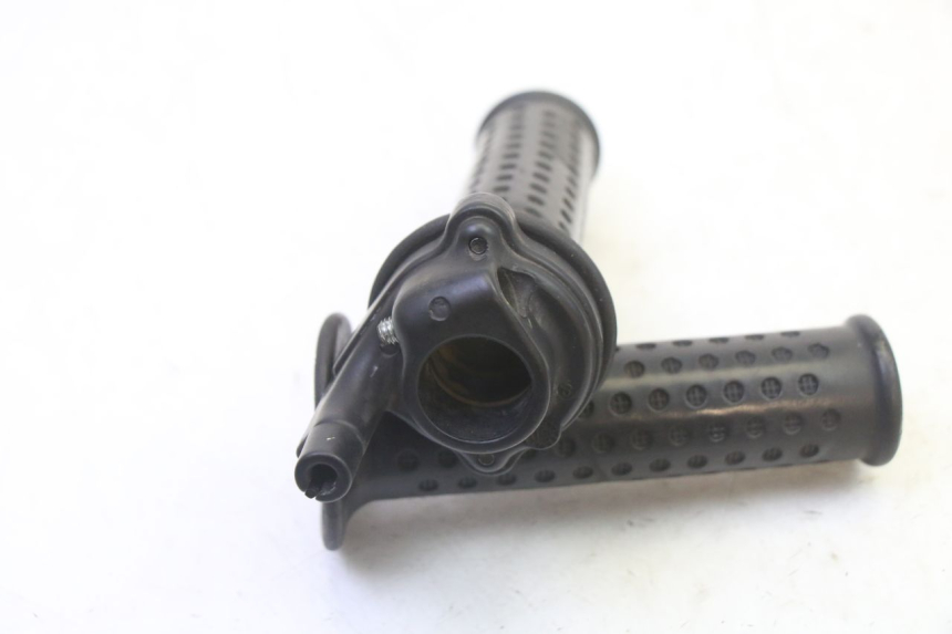 photo de MANETE DO ACELERADOR PIAGGIO MP3 125 (2006 - 2014) - Zoom do estado de desgaste