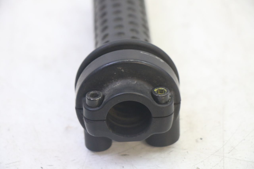 photo de MANETE DO ACELERADOR PIAGGIO MP3 RL 250 (2006 - 2010) - Zoom do estado de desgaste