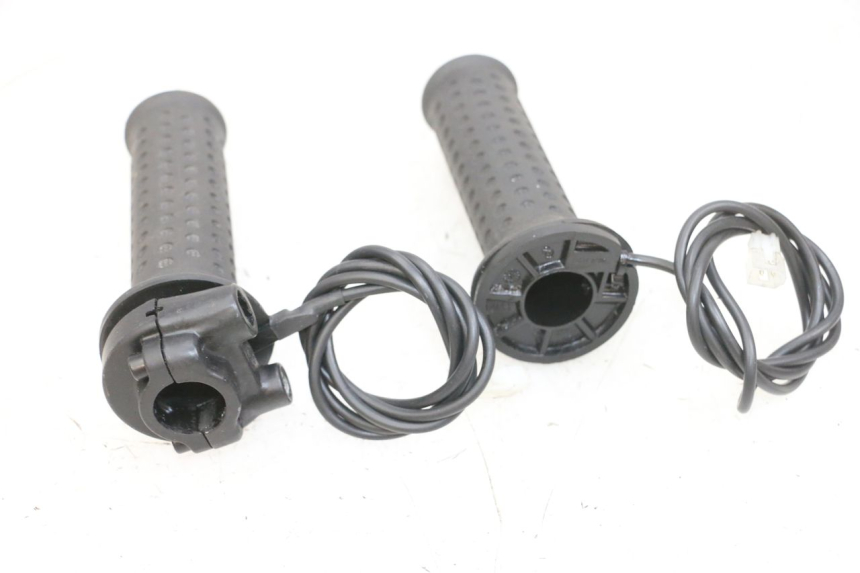 photo de MANETE DO ACELERADOR PIAGGIO MP3 500 (2016 - 2018) - Pontos de fixação