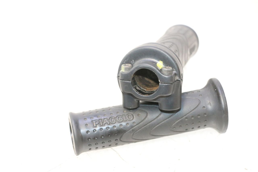 photo de MANETE DO ACELERADOR PIAGGIO MP3 500 (2011 - 2015) - Zoom do estado de desgaste