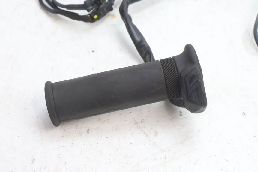 photo de MANETE DO ACELERADOR PIAGGIO MP3 500 (2016 - 2018) - Zoom do estado de desgaste